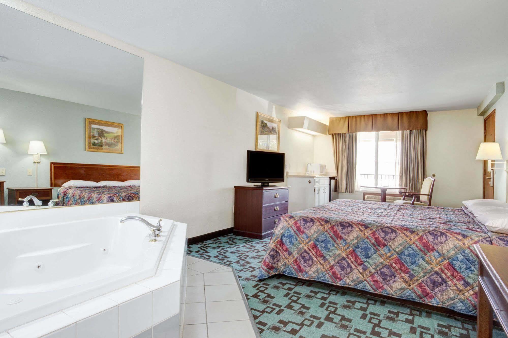 Hotel Super 8 Creswell/South Eugene Esterno foto